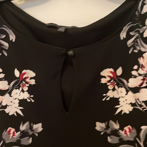 White House black market tunic blouse. - Picture 3 of 4